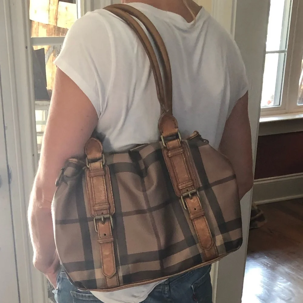 Burberry BEAUTIFUL Northfield Smoked Check Tote! Classic Burberry! Great Size! - Picture 6 of 15